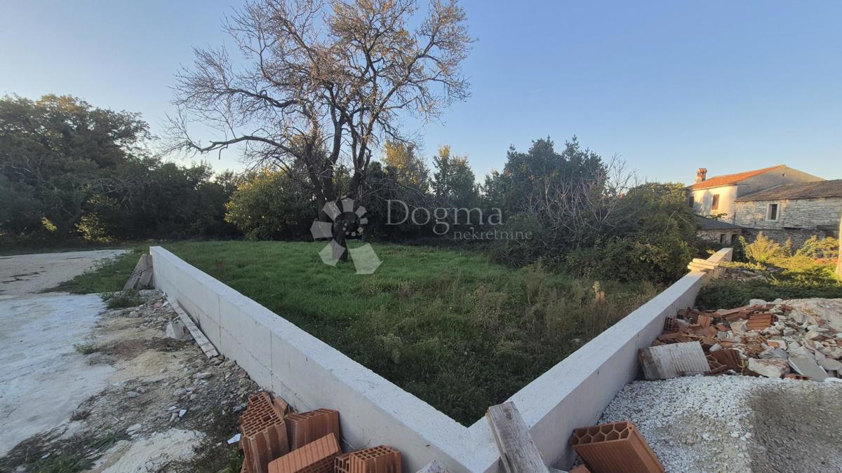 Zazidljivo zemljišče Kavran, Marčana, 933m2