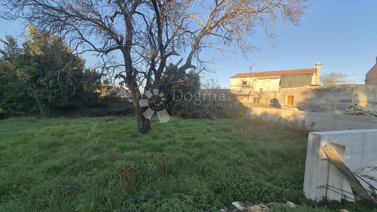 Zazidljivo zemljišče Kavran, Marčana, 933m2