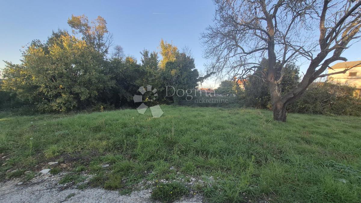 Zazidljivo zemljišče Kavran, Marčana, 933m2