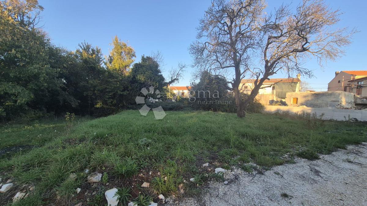 Zazidljivo zemljišče Kavran, Marčana, 933m2