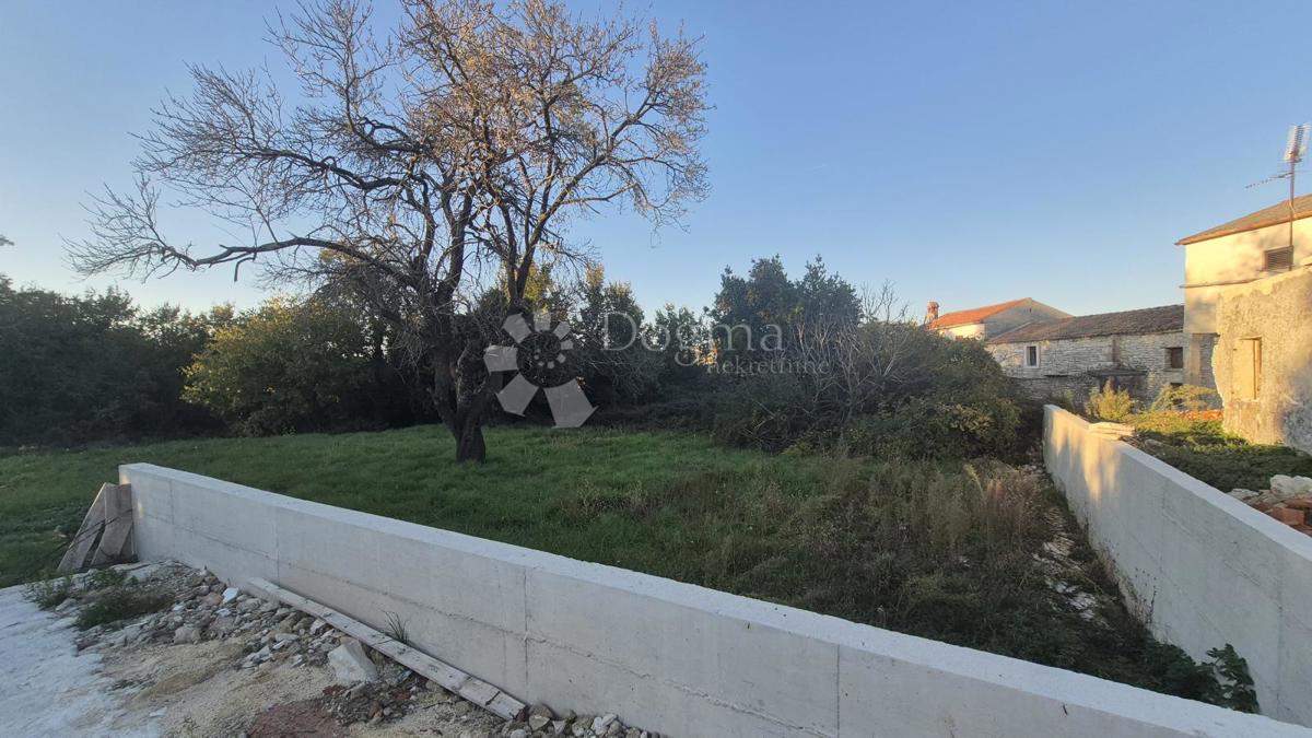 Zazidljivo zemljišče Kavran, Marčana, 933m2