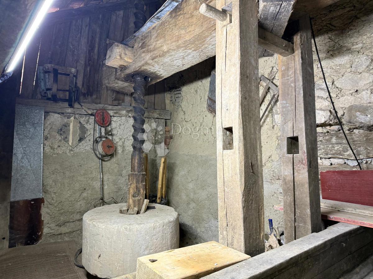 Hiša Natkrižovljan, Cestica, 111m2