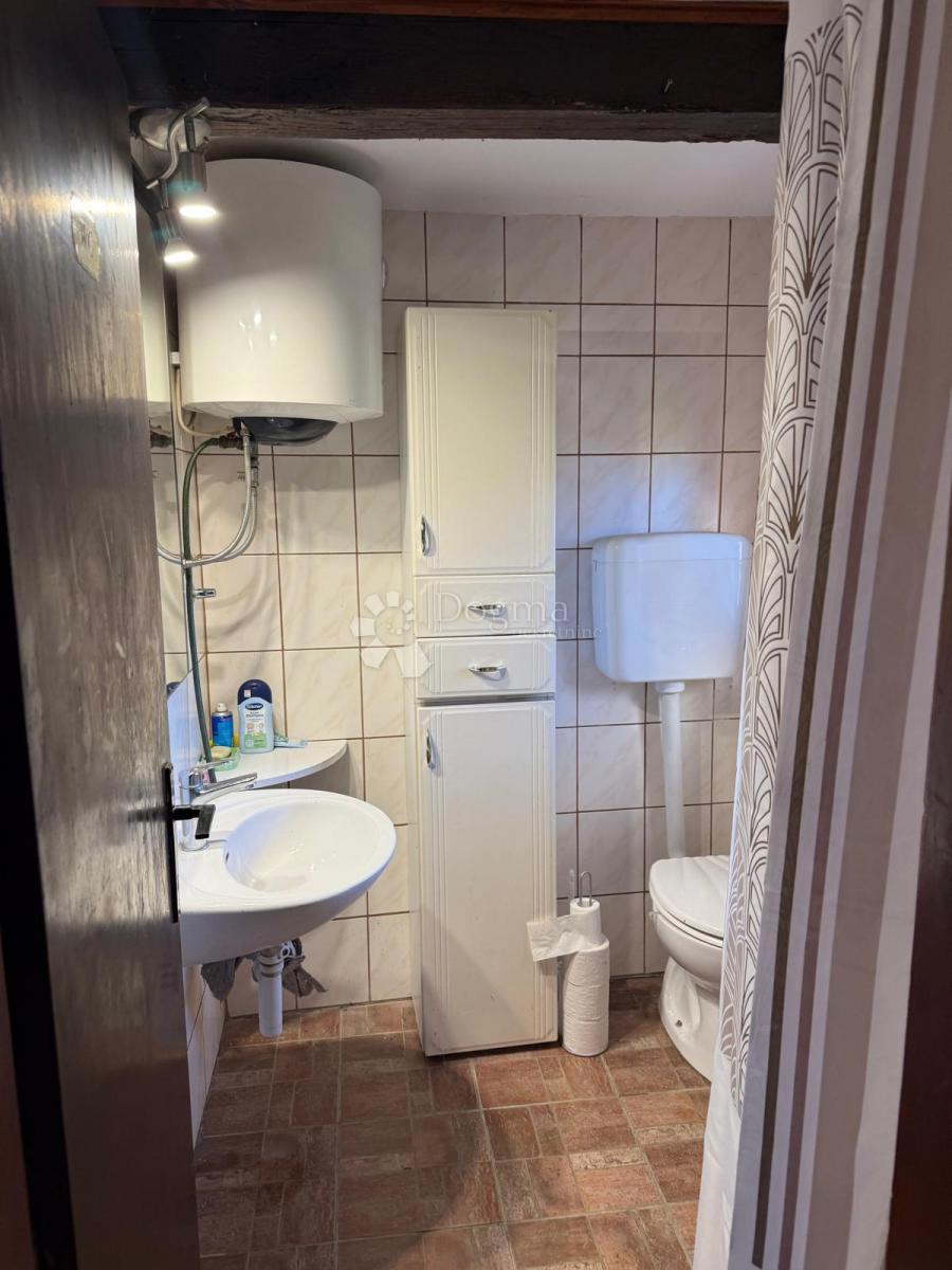 Hiša Natkrižovljan, Cestica, 111m2