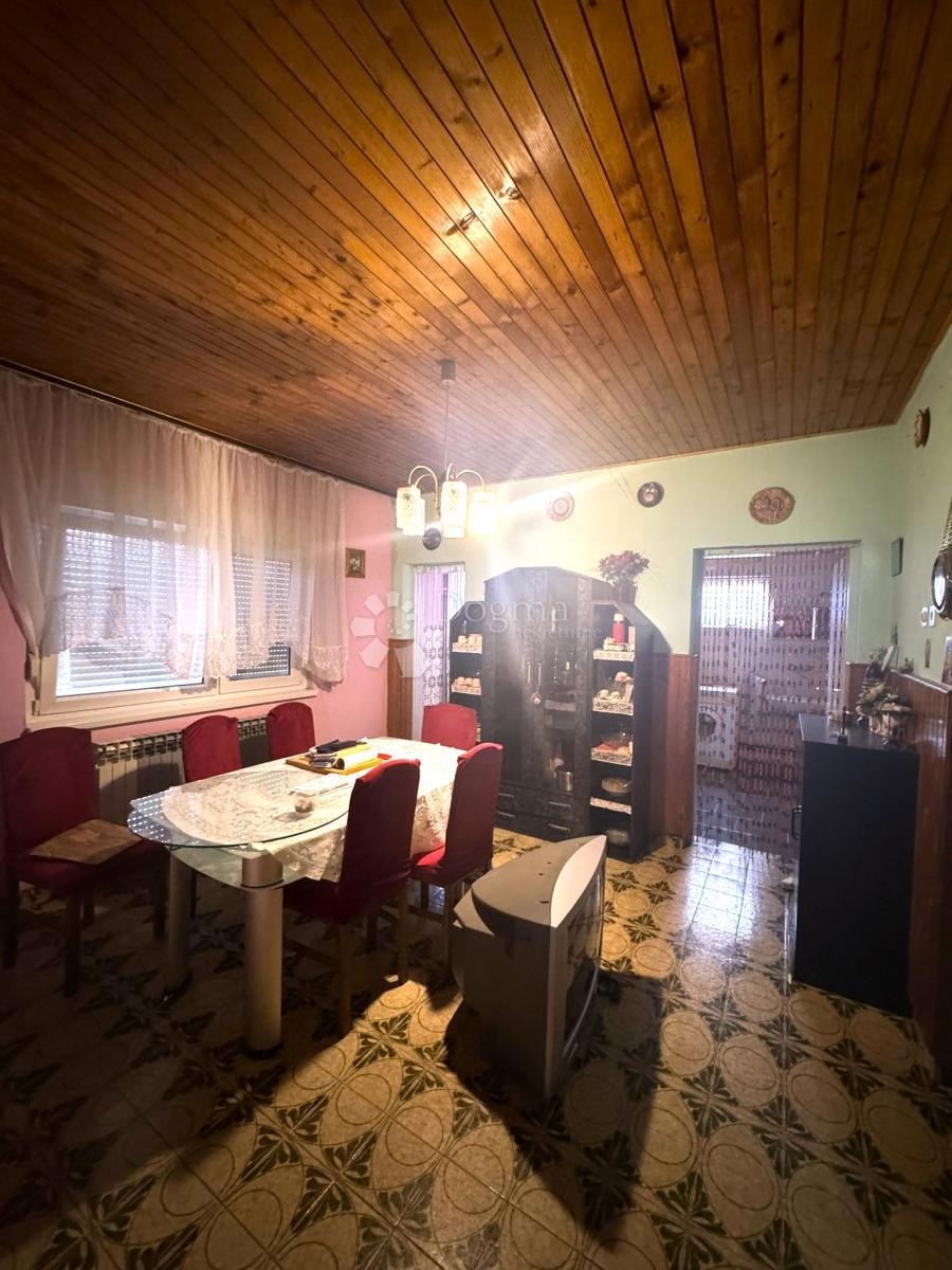 Hiša Maglenča, Veliko Trojstvo, 156m2