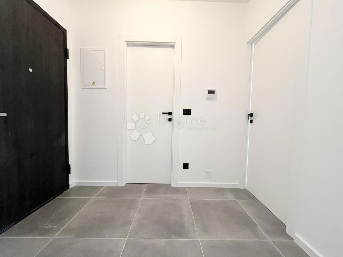 Stanovanje v novogradnji z dvigalom in garažo, Umag