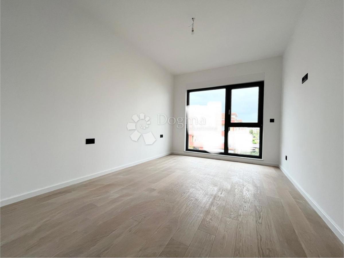 Stanovanje v novogradnji z dvigalom in garažo, Umag