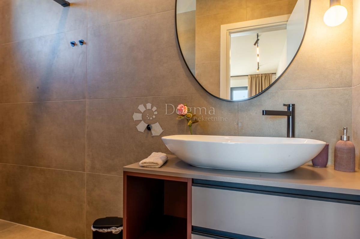 Hiša Dujmići, Kostrena, 295m2