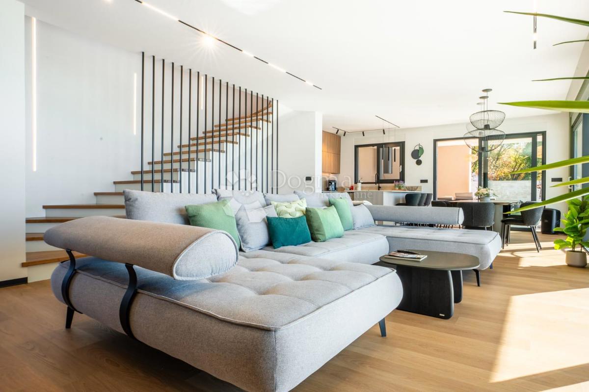 Hiša Dujmići, Kostrena, 295m2