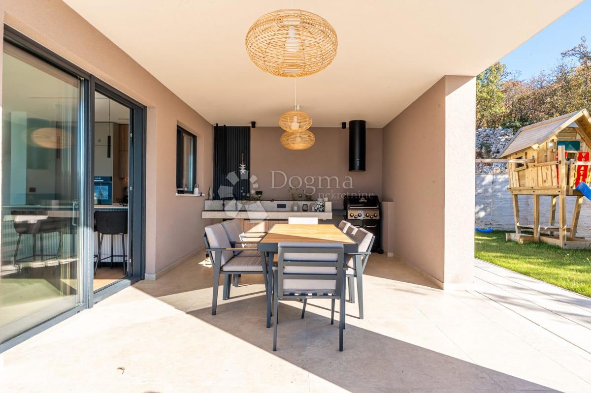 Hiša Dujmići, Kostrena, 295m2