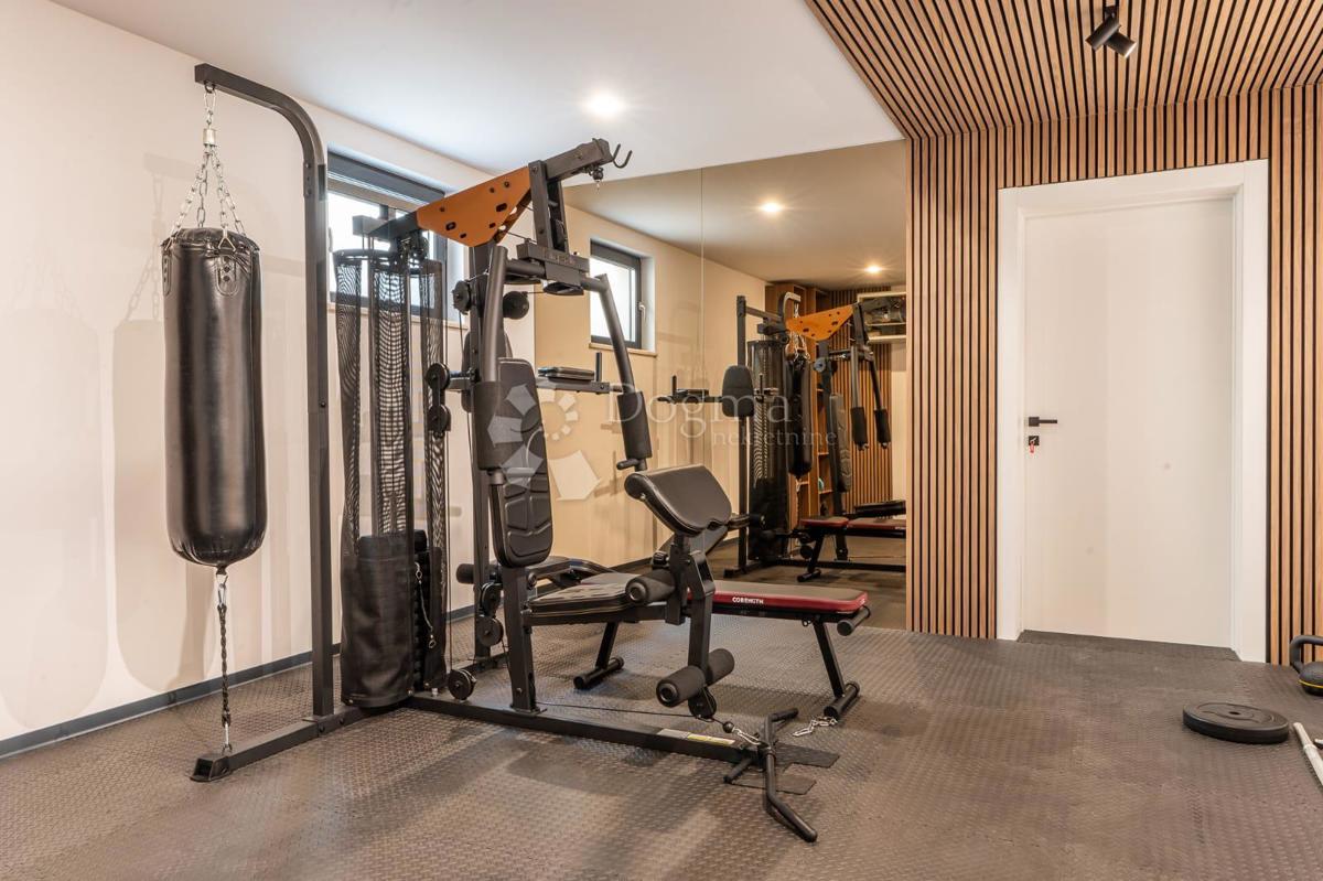 Hiša Dujmići, Kostrena, 295m2