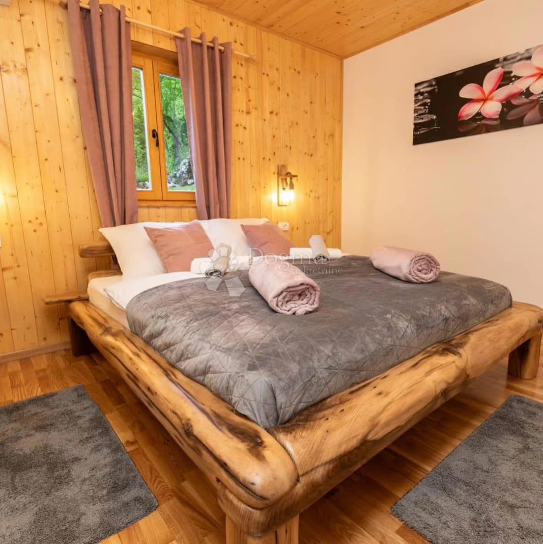 Hiša Bukovac Perušićki, Perušić, 125m2