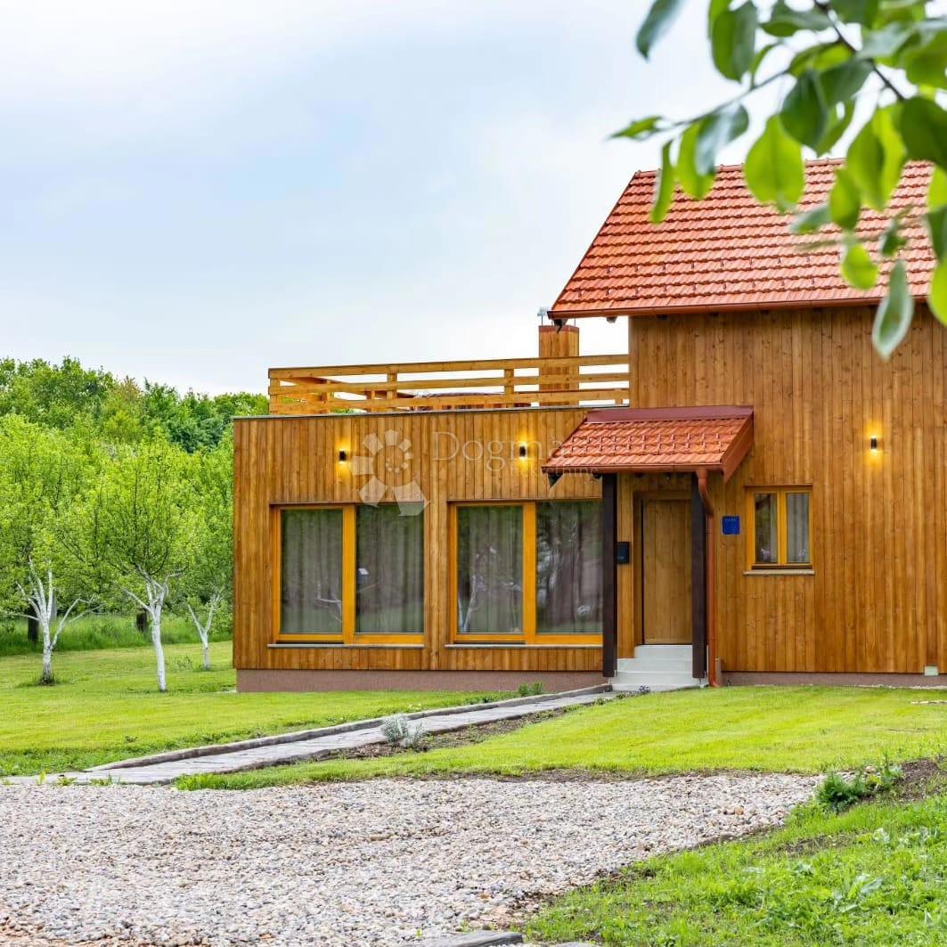 Hiša Bukovac Perušićki, Perušić, 125m2