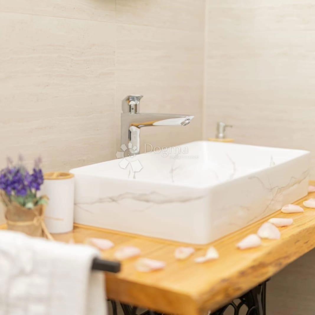 Hiša Bukovac Perušićki, Perušić, 125m2