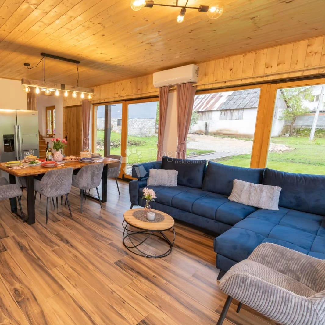 Hiša Bukovac Perušićki, Perušić, 125m2