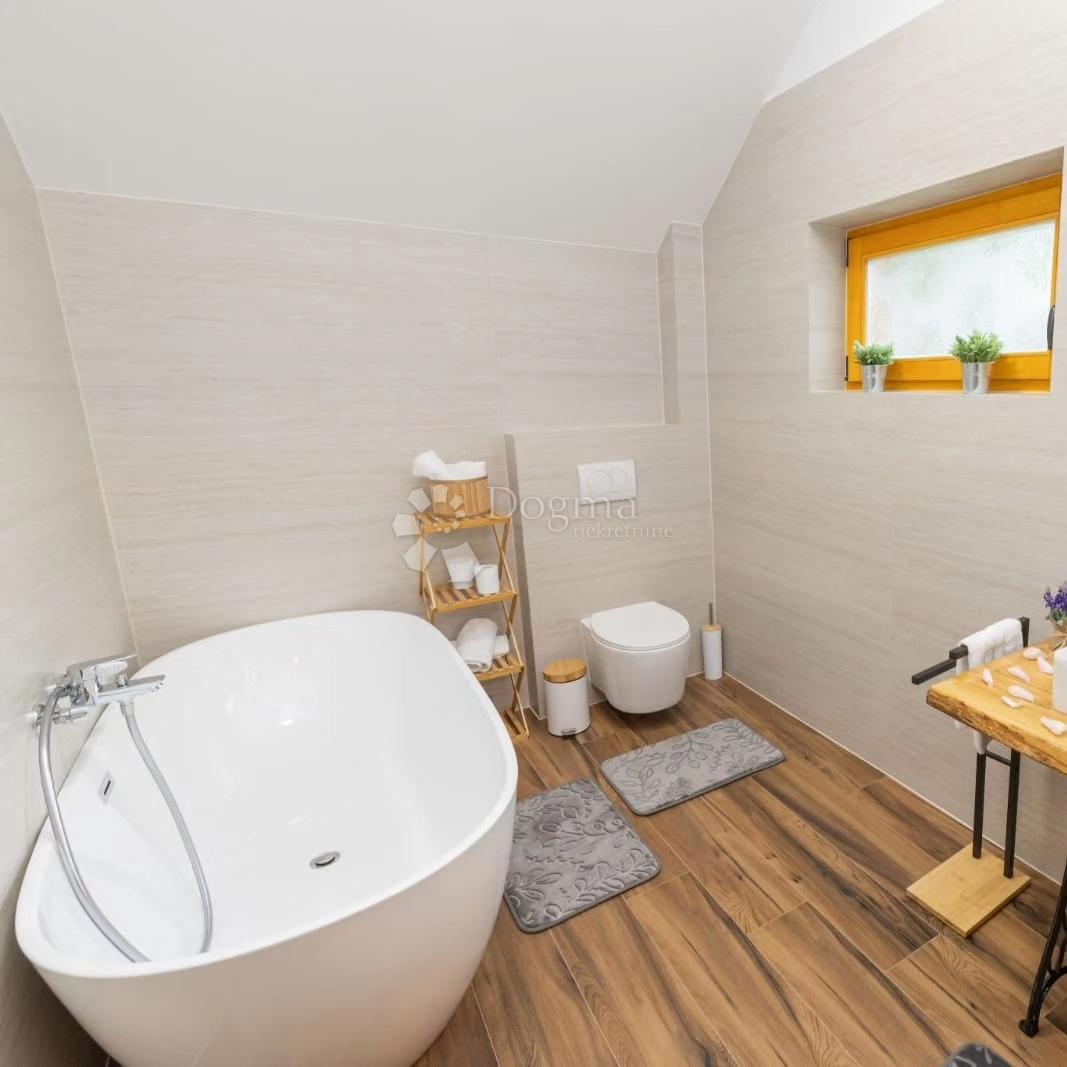 Hiša Bukovac Perušićki, Perušić, 125m2