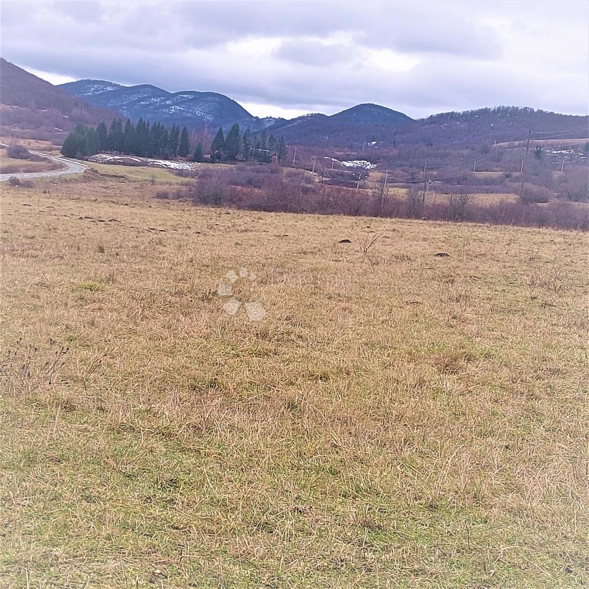 Kmetijsko zemljišče Kruge, Donji Lapac, 2.323m2