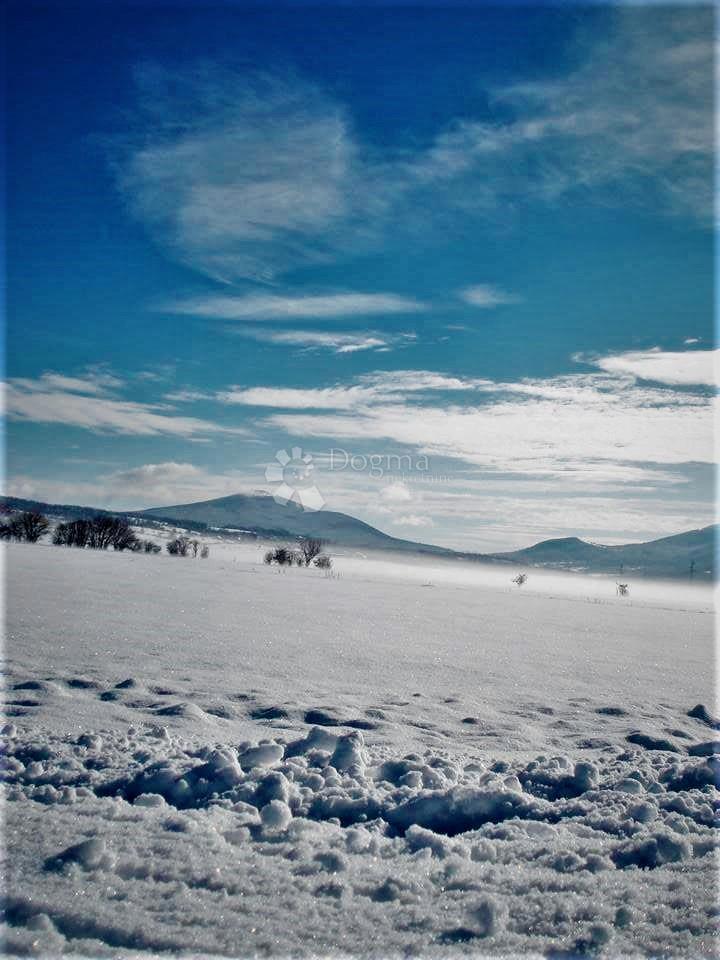 Kmetijsko zemljišče Kruge, Donji Lapac, 2.323m2