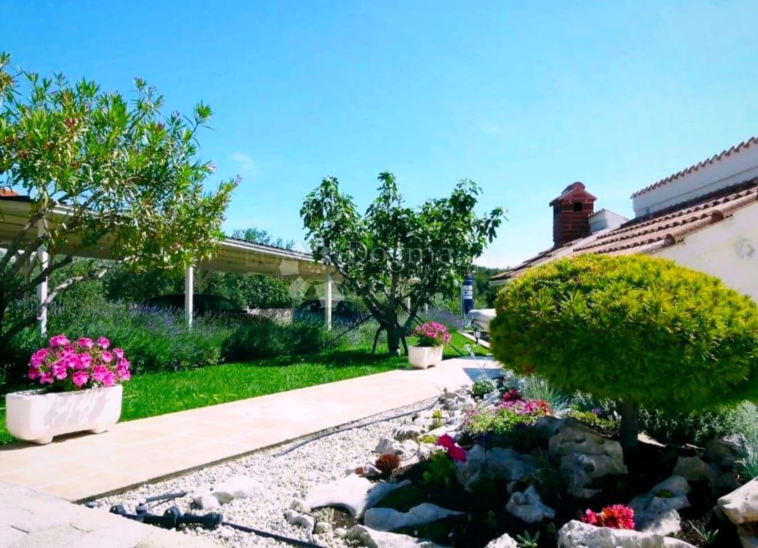 Hiša Tribunj, 548m2