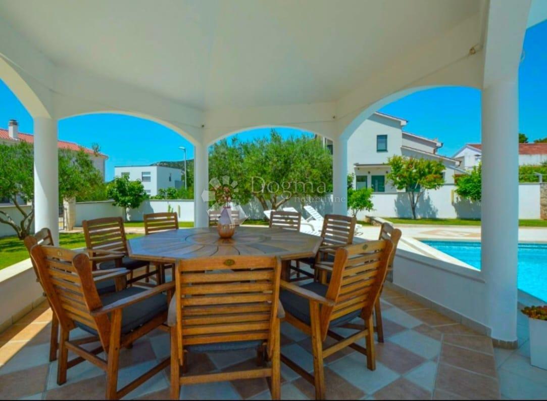 Hiša Tribunj, 548m2