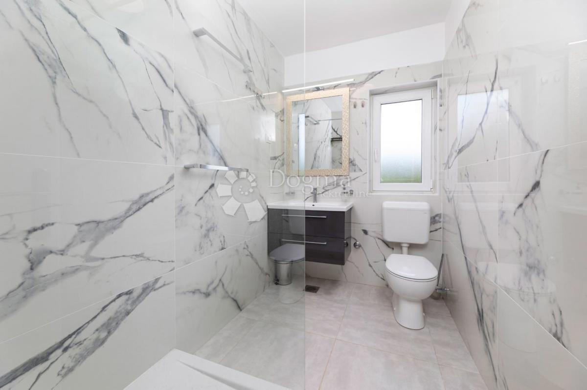 Hiša Povile, Novi Vinodolski, 250m2