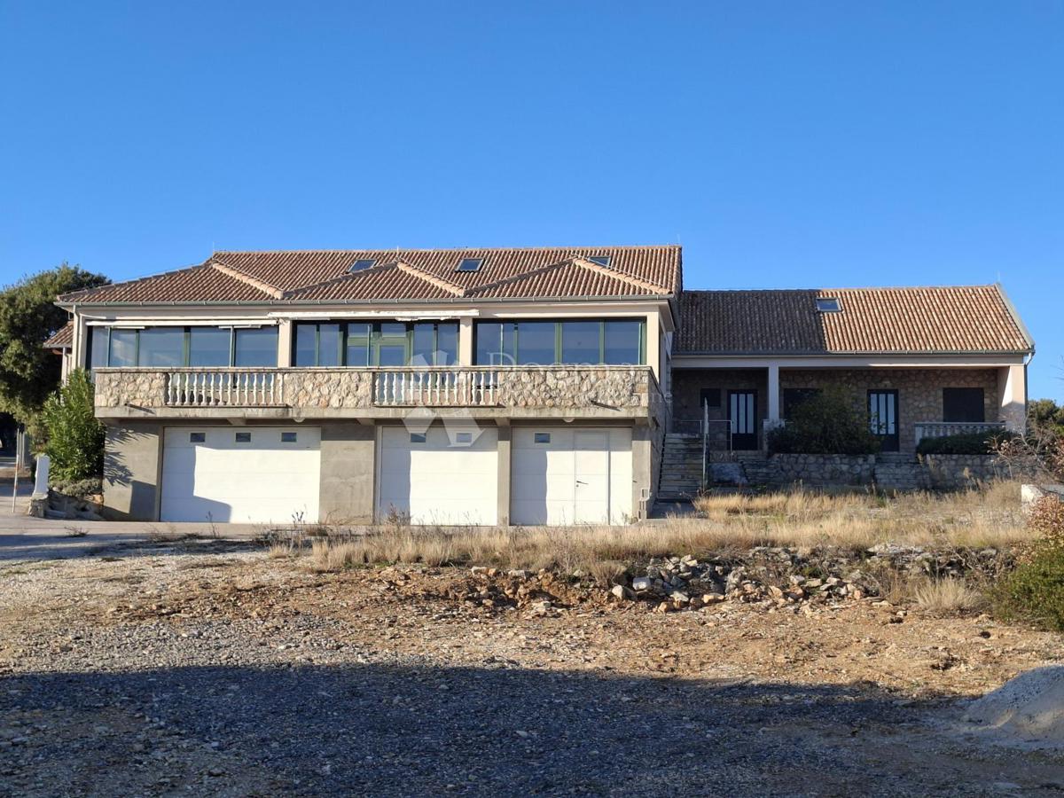 Hiša Posedarje, 500m2