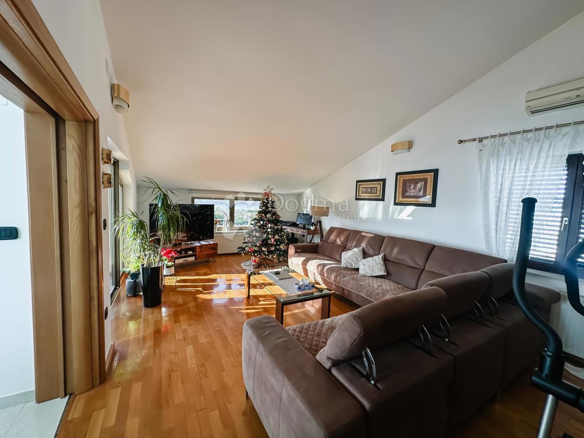 Stanovanje Crnica, Šibenik, 251,93m2
