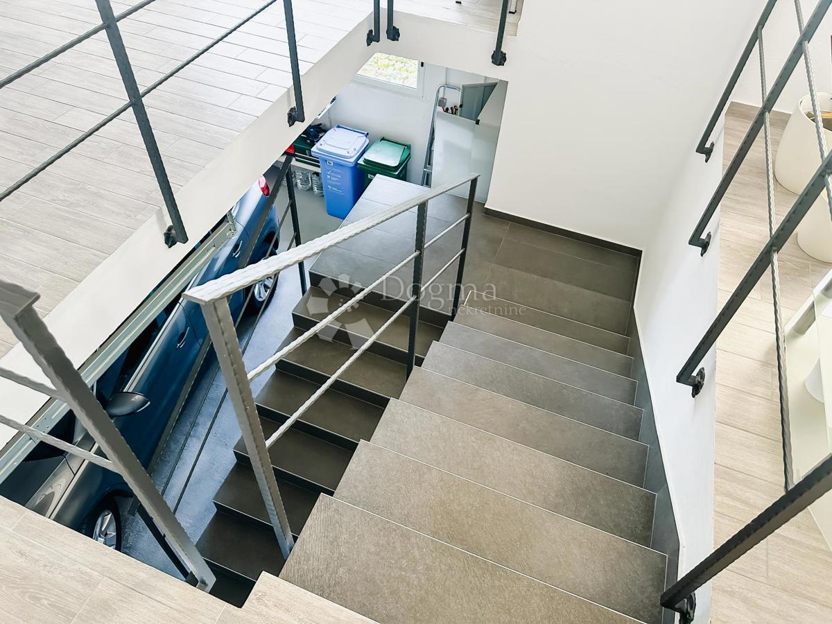 Stanovanje Crnica, Šibenik, 251,93m2