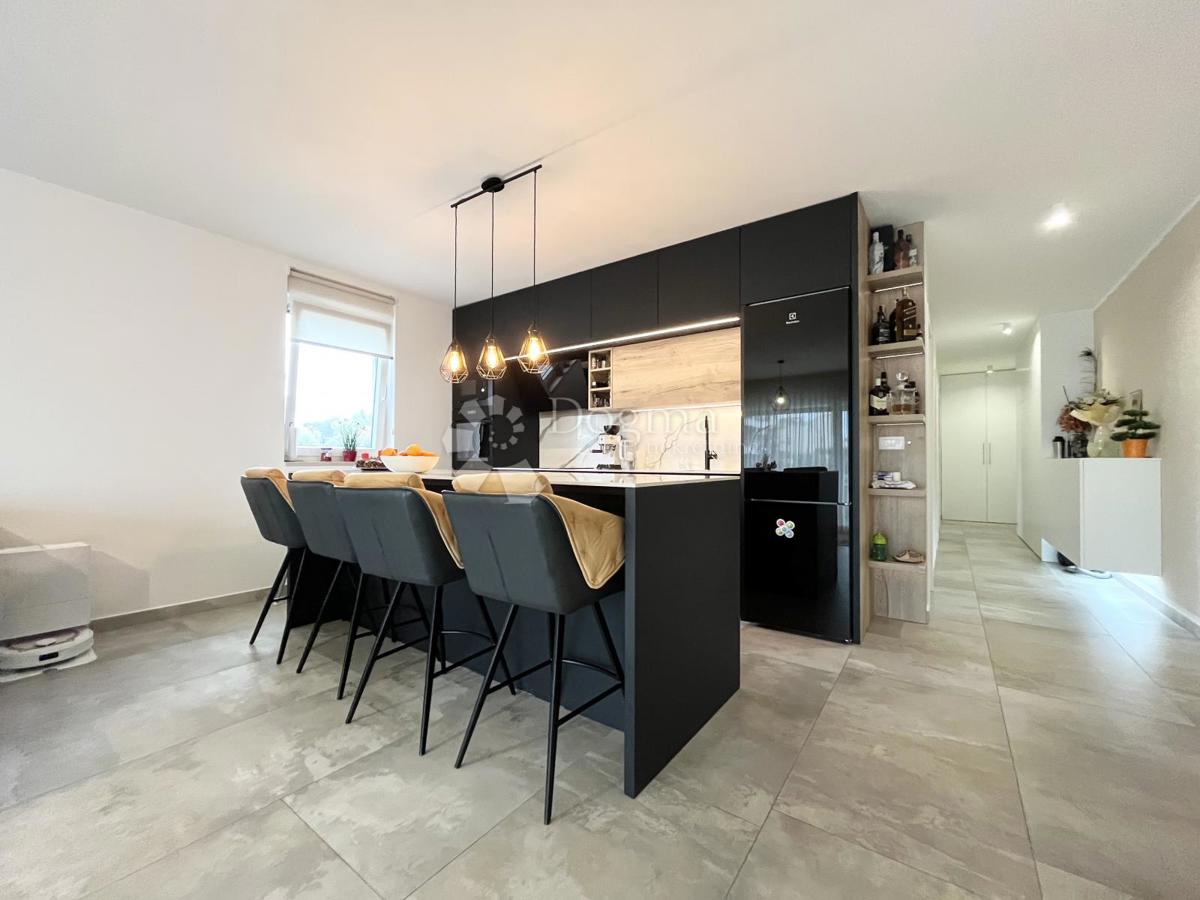 Stanovanje Novigrad, Novigrad, Novigrad, Istarska županija, 82,02m2