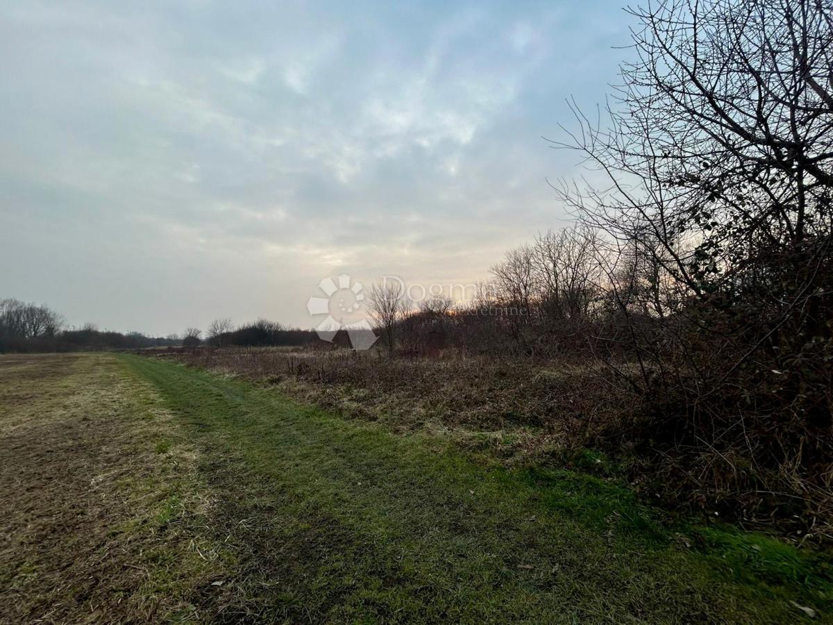 Zazidljivo zemljišče Trnava, Donja Dubrava, 845m2