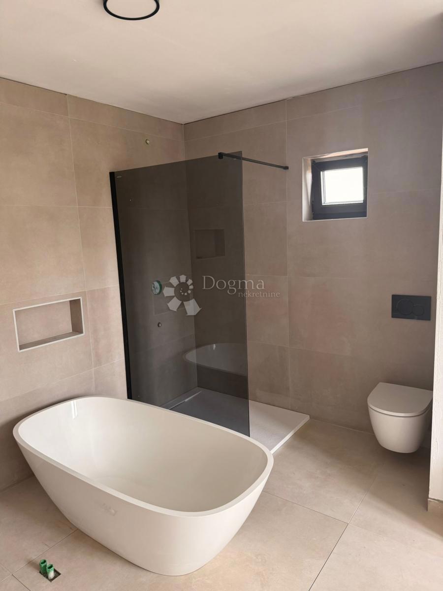 Apartma Maslenica, Jasenice, 119,83m2