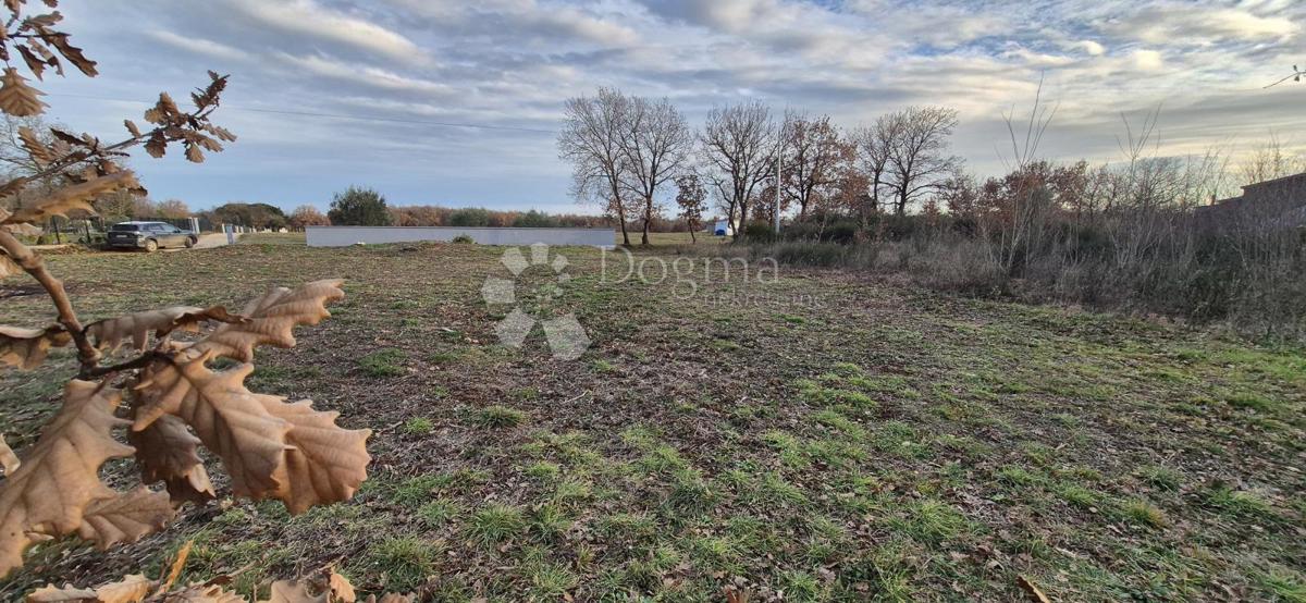Zazidljivo zemljišče Loborika, Marčana, 1.007m2