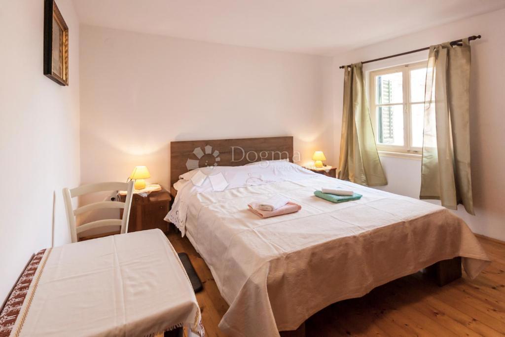 DVE AVTOHTONI POČITNIŠKI HIŠI - Marčana