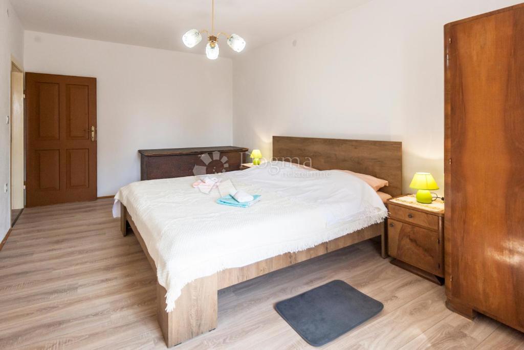 DVE AVTOHTONI POČITNIŠKI HIŠI - Marčana