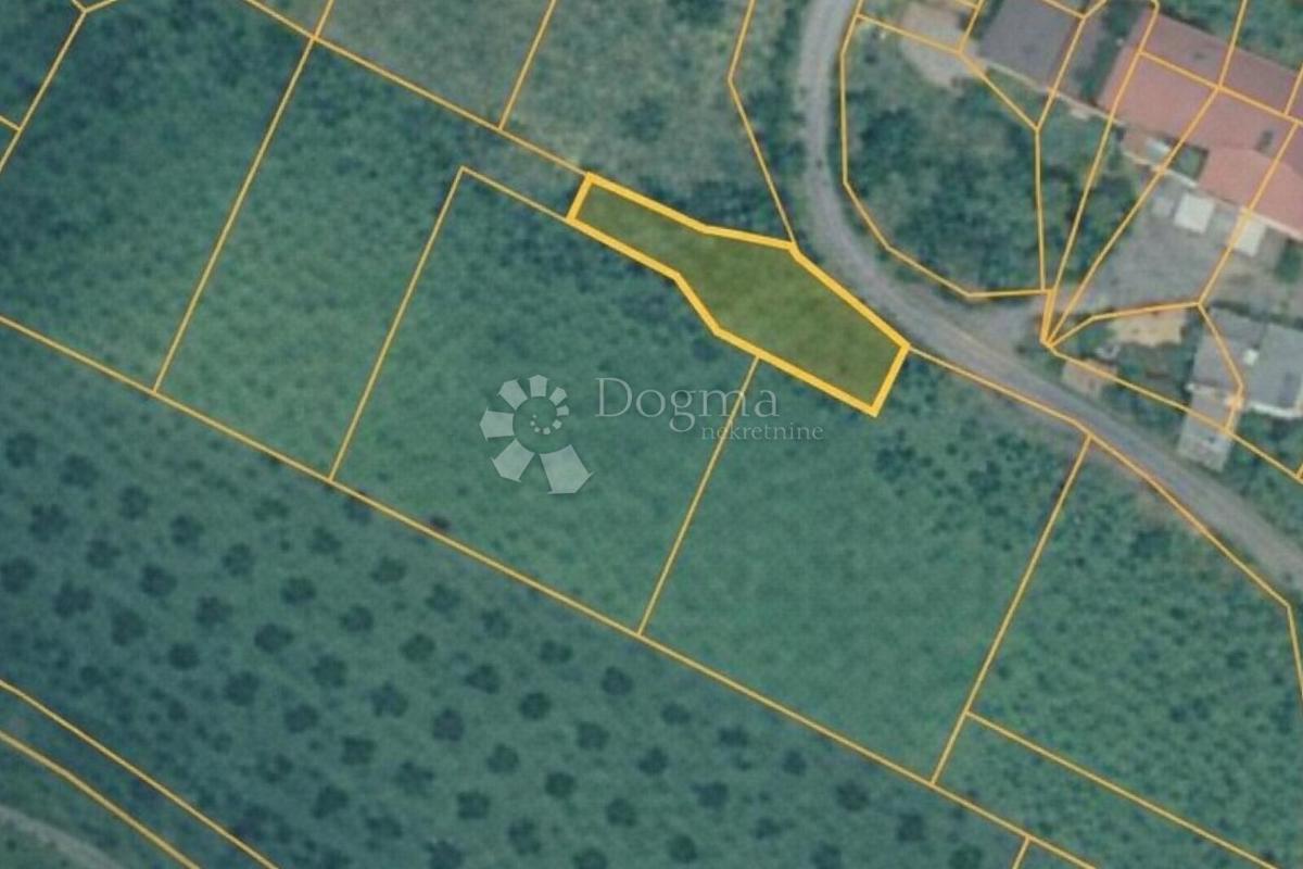 Zazidljivo zemljišče Sutivanac, Barban, 1.045m2