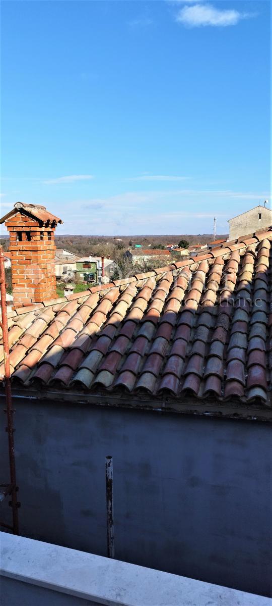 NOVO OBNOVLJENA HIŠA S ŠTIRIMI STANOVANJAMI