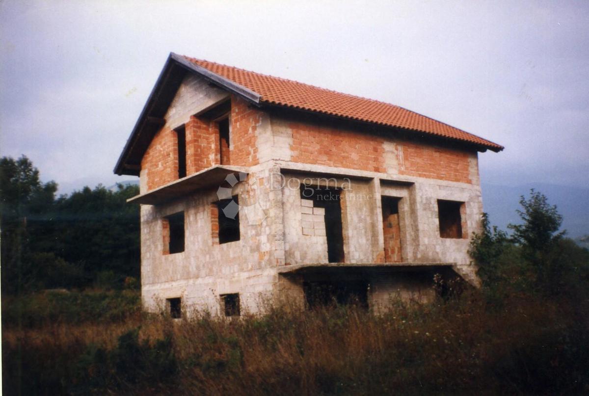 Hiša Donji Lapac, 191m2