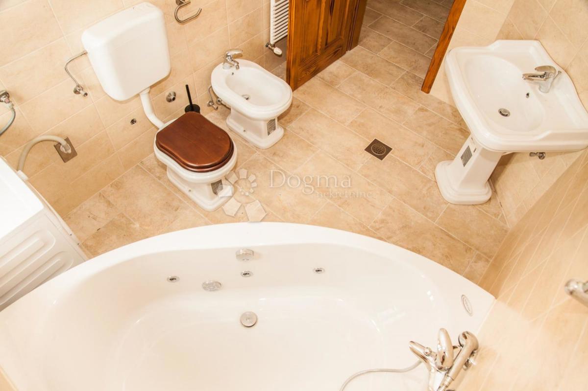 Hiša Višnjan, 200m2