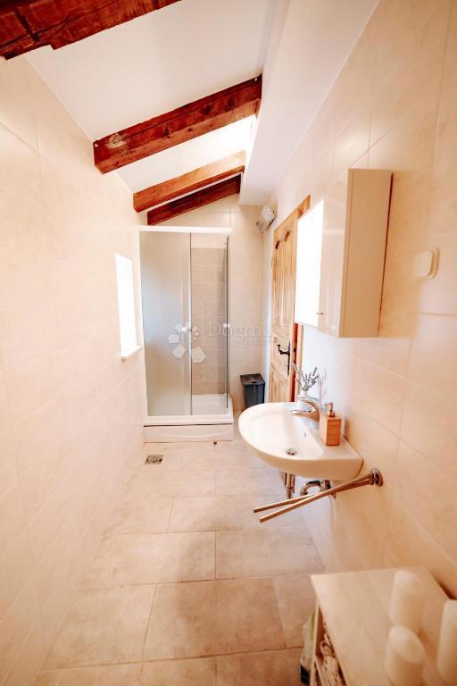 Hiša Višnjan, 200m2