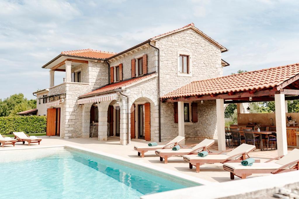 Hiša Višnjan, 200m2