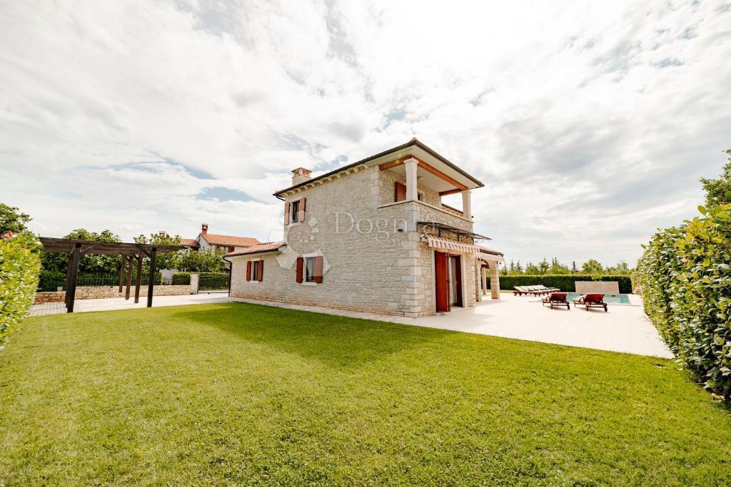 Hiša Višnjan, 200m2