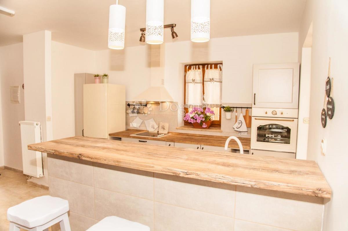 Hiša Višnjan, 200m2