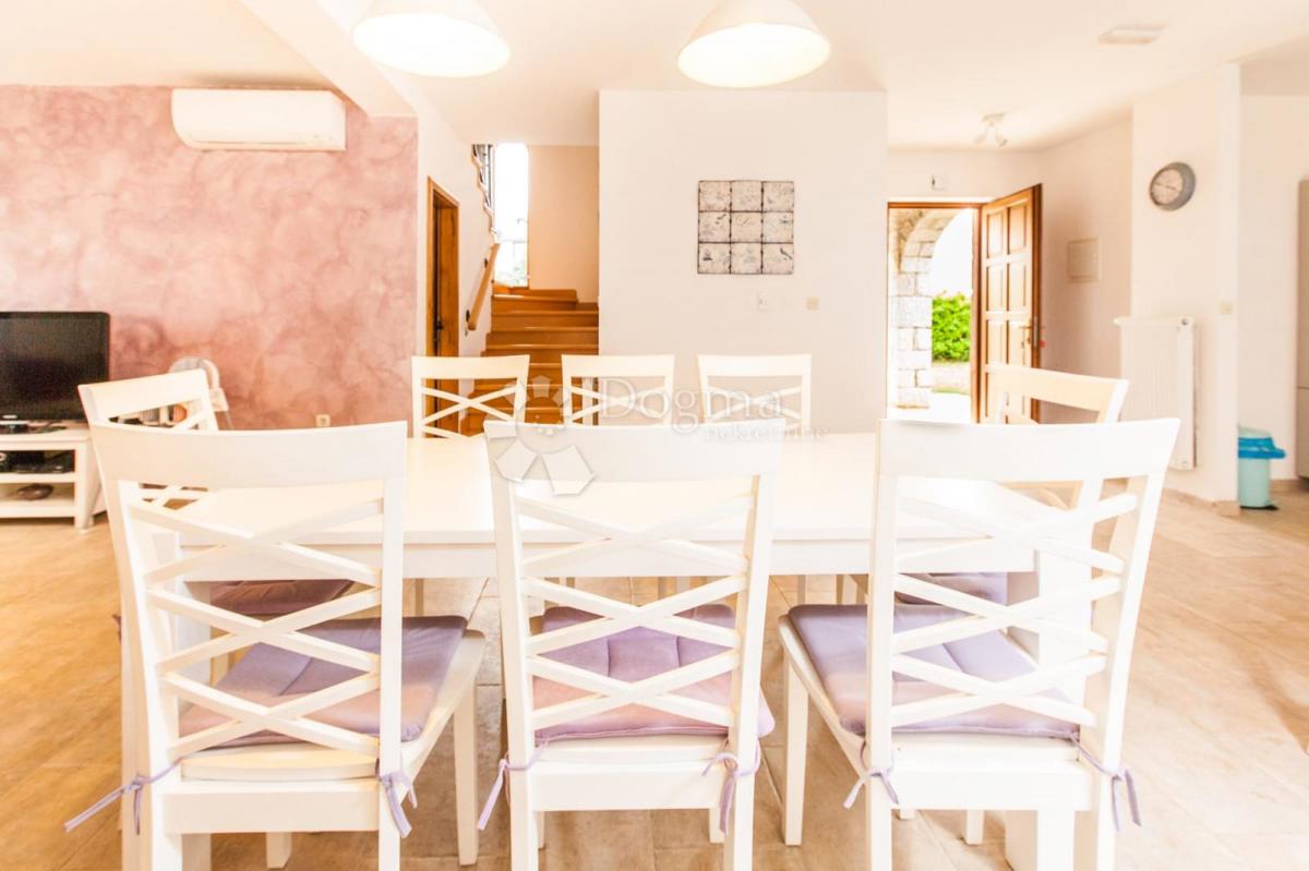 Hiša Višnjan, 200m2