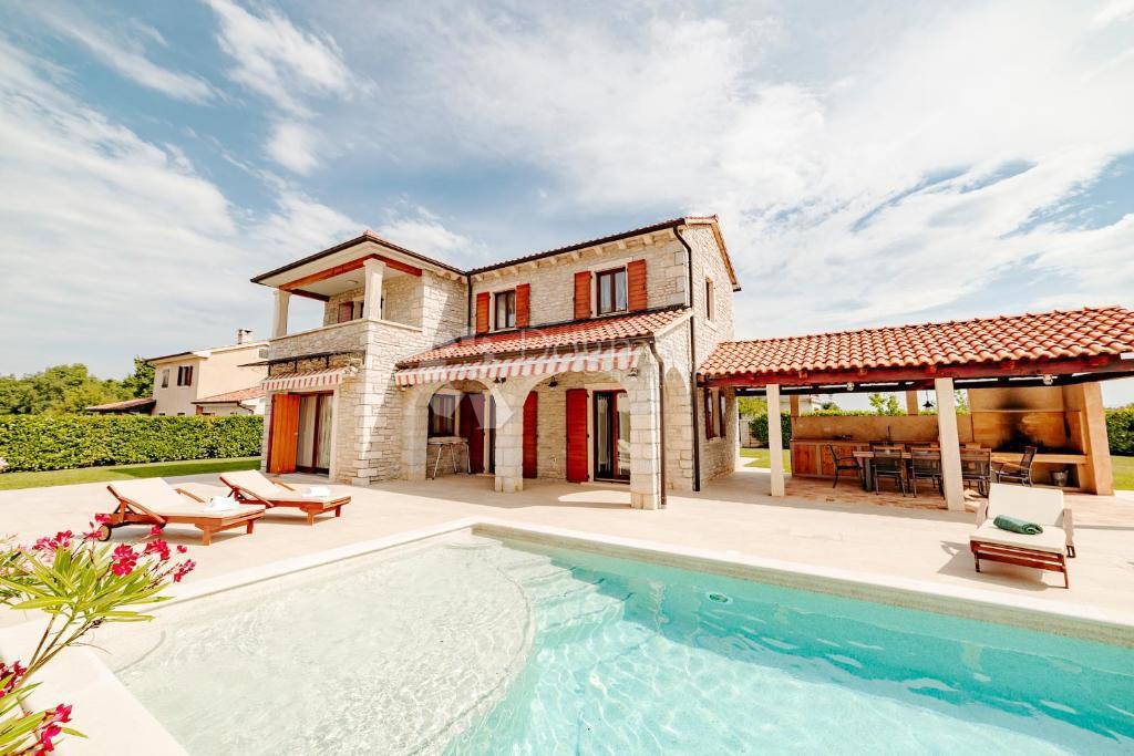 Hiša Višnjan, 200m2