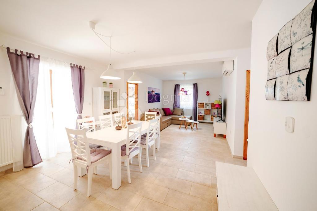 Hiša Višnjan, 200m2