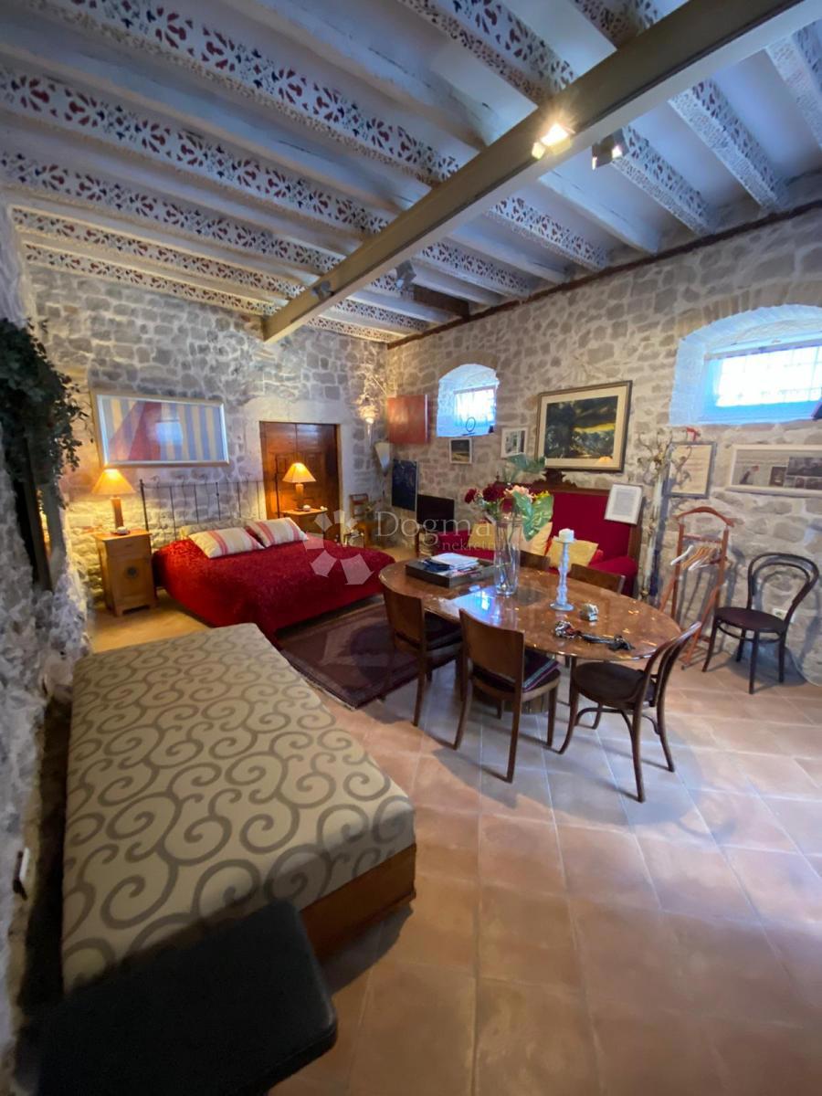 Poslovni prostor Grad, Šibenik, 84m2