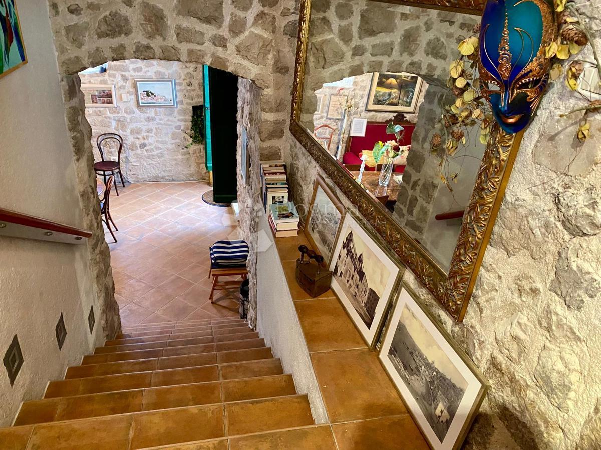 Poslovni prostor Grad, Šibenik, 84m2