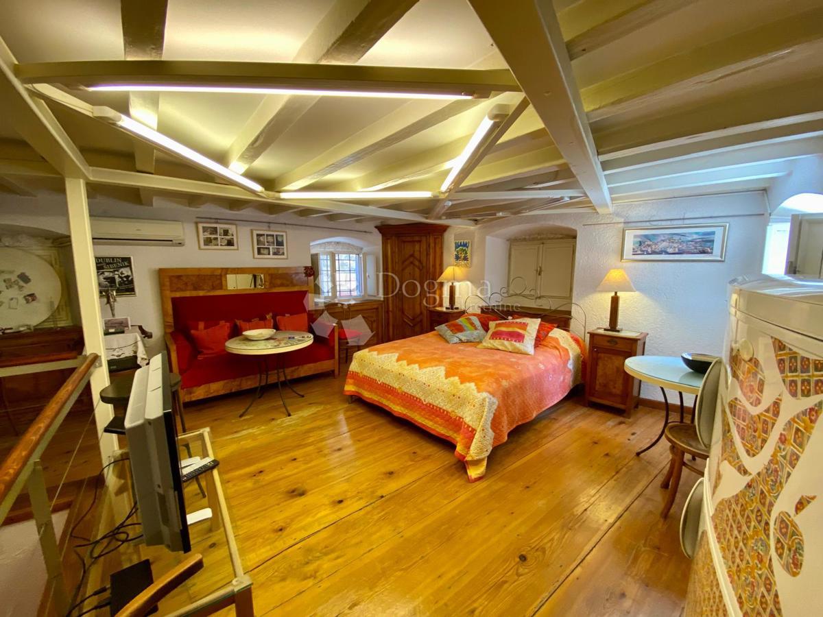 Poslovni prostor Grad, Šibenik, 84m2