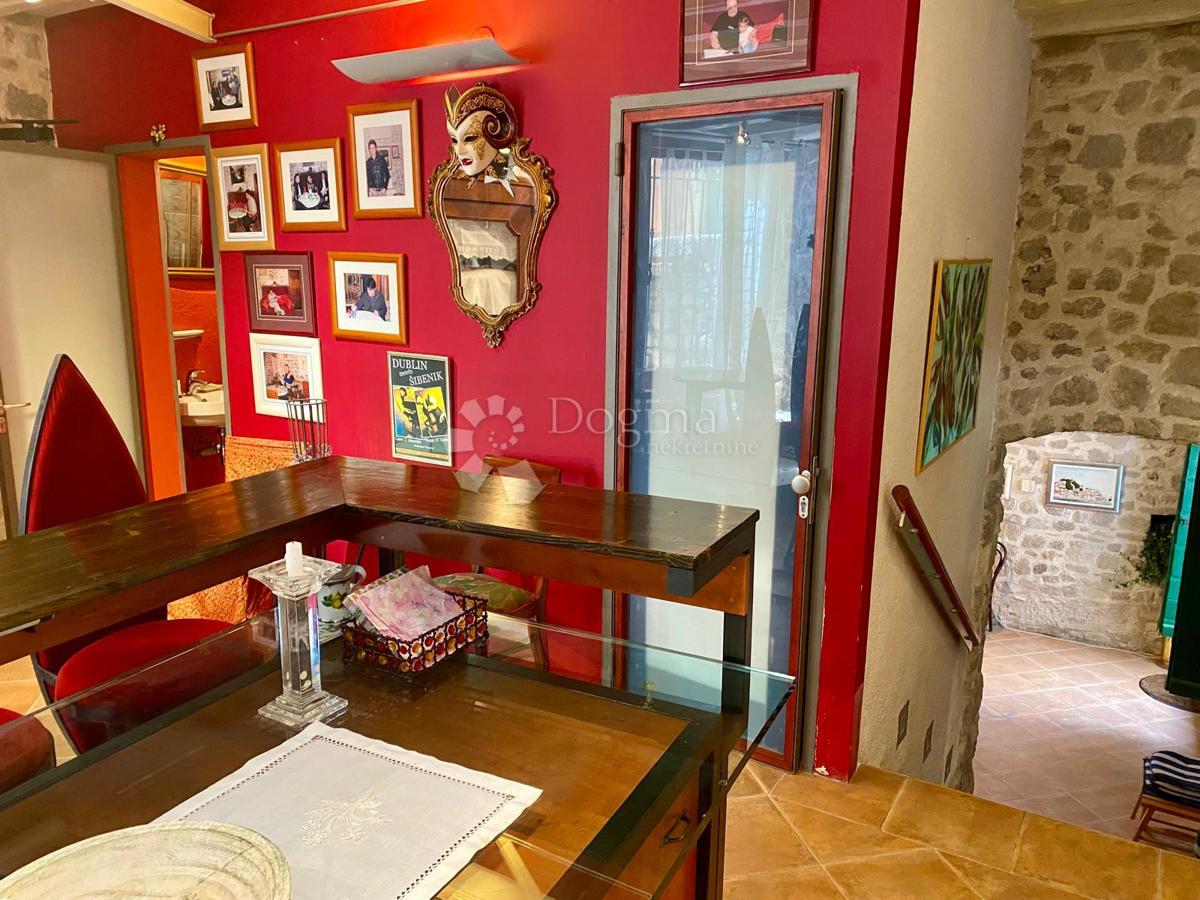 Poslovni prostor Grad, Šibenik, 84m2