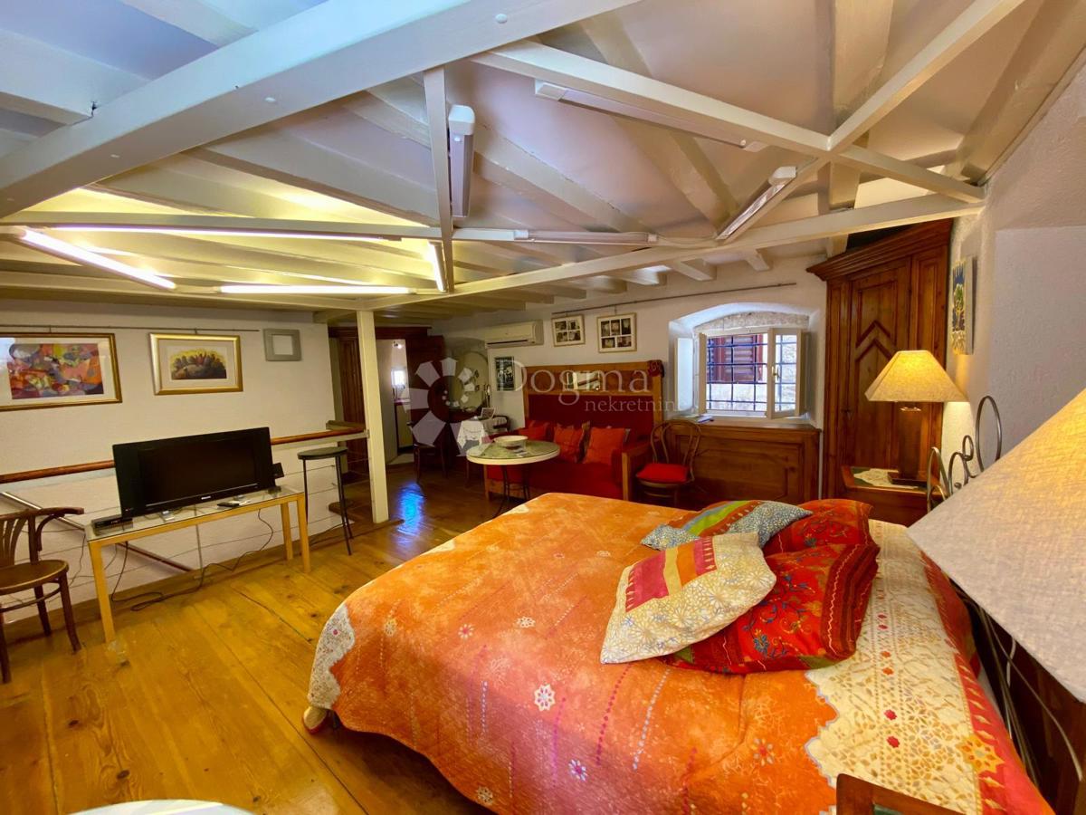 Poslovni prostor Grad, Šibenik, 84m2