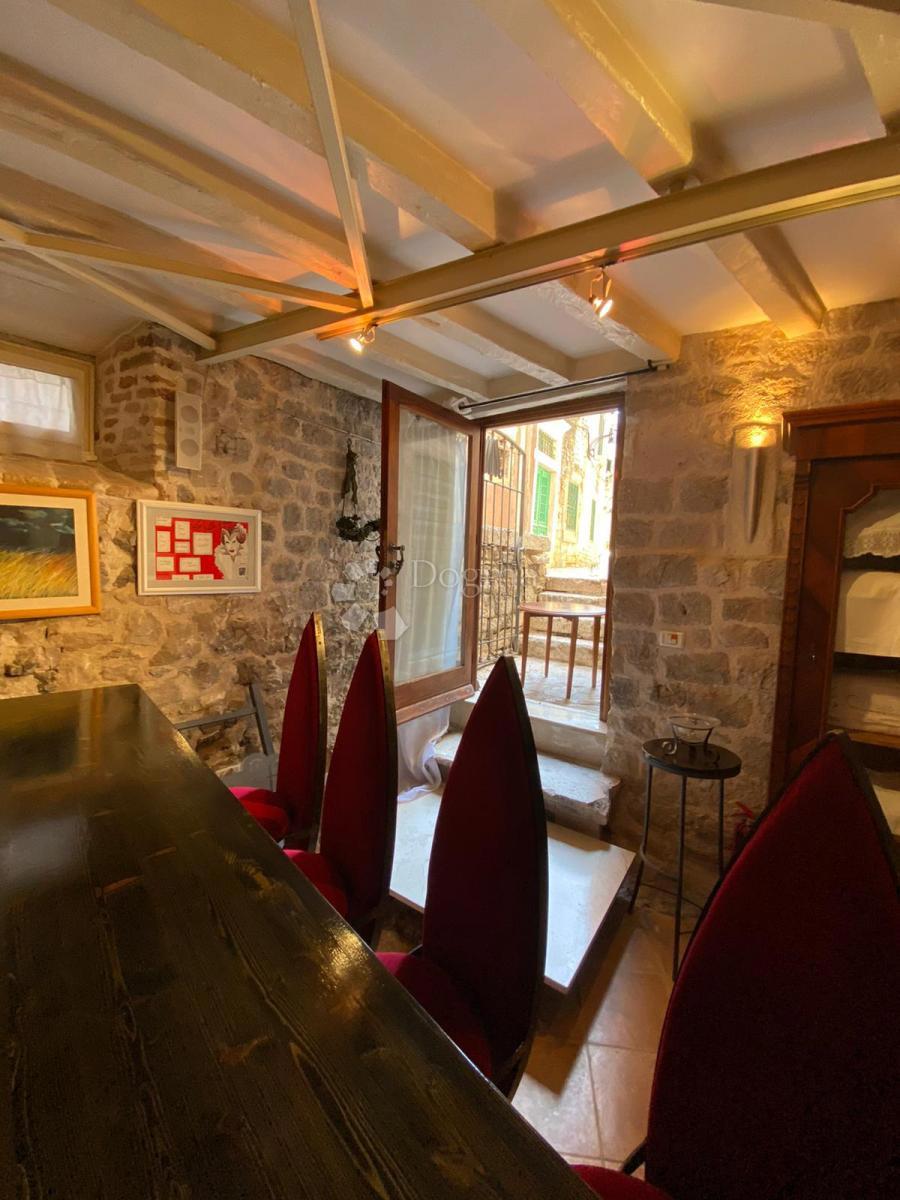 Poslovni prostor Grad, Šibenik, 84m2